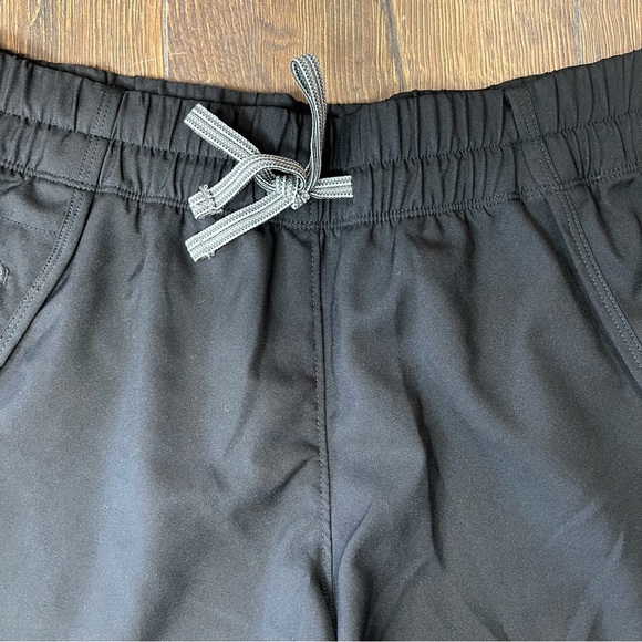 The North Face Black Athletic Shorts Lightweight Moisture-Wicking Design SZ MED - Picture 3 of 6